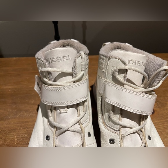 Men’s slightly used Diesel white leather sneakers - Picture 2 of 7